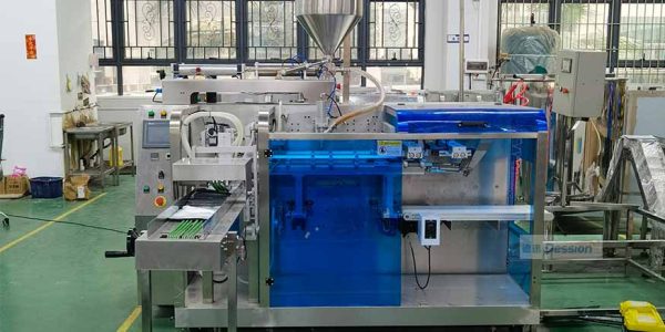 High-Speed Automatic Horizontal Suction Nozzle Premade Pouch Liquid Packing Machine